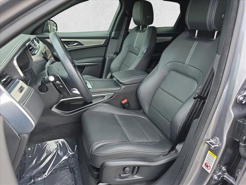 Certified 2025 Jaguar F-PACE R-Dynamic S image 15