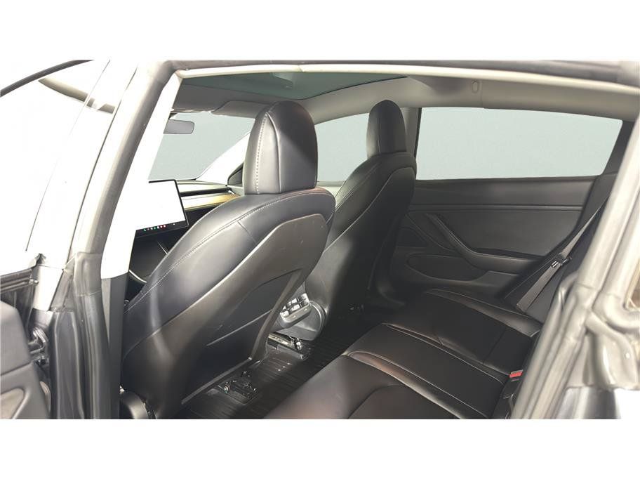 Used 2018 Tesla Model 3 Long Range RWD image 13