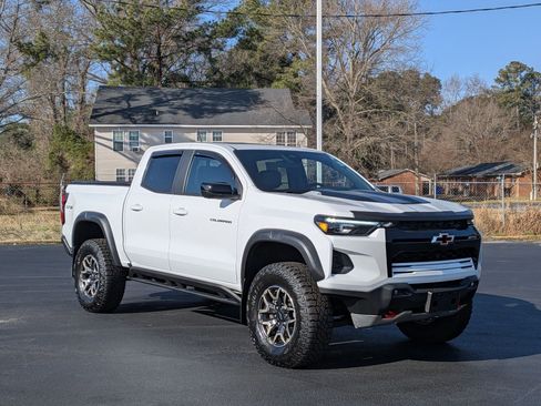 Used 2024 Chevrolet Colorado ZR2 w/ ZR2 Convenience Package III image 1