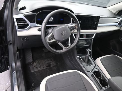 Used 2026 Volkswagen Taos SE FWD image 21