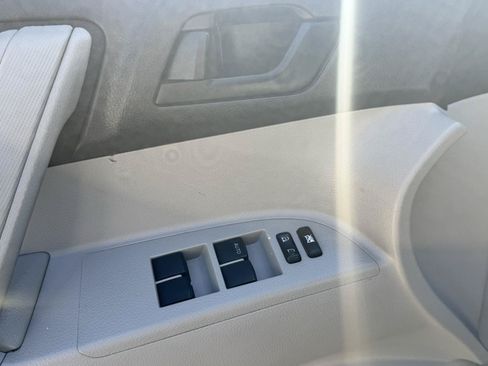 Used 2012 Toyota Highlander FWD image 15