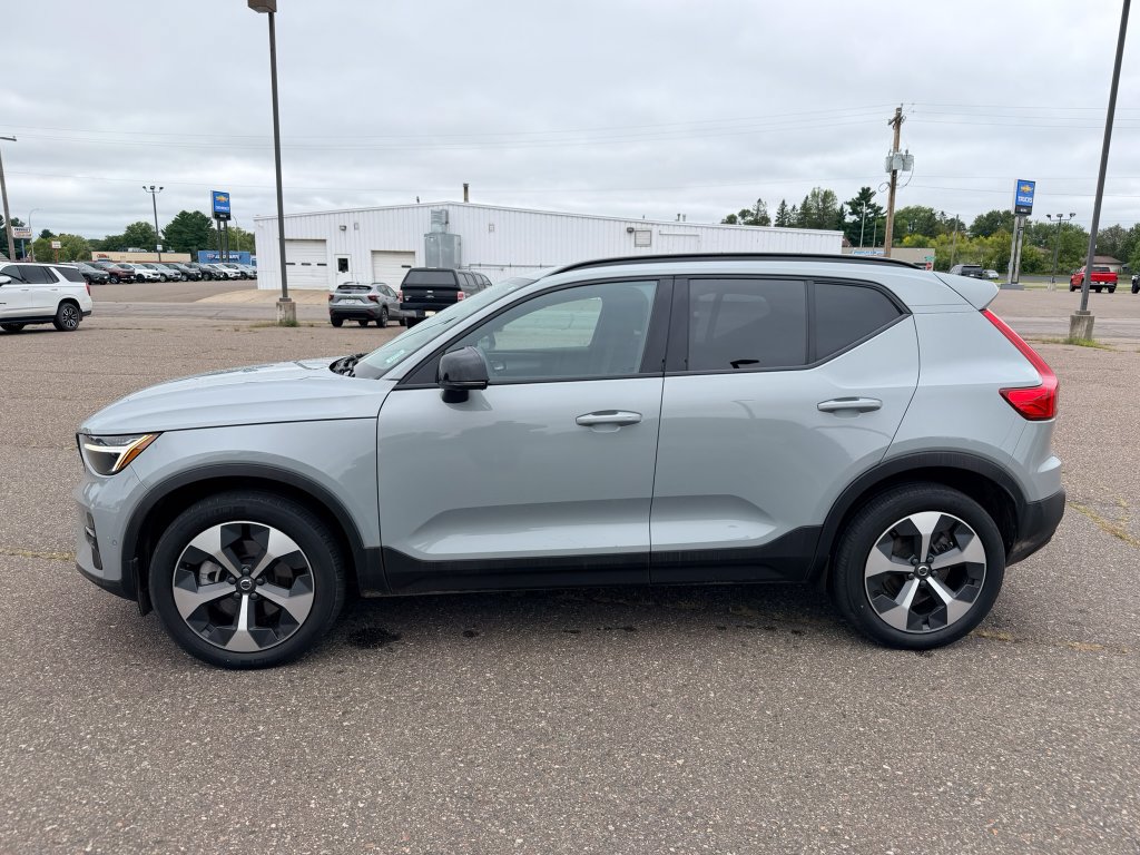 Used 2024 Volvo XC40 B5 Plus AWD/4WD image 5