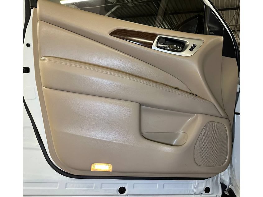 Used 2020 Nissan Pathfinder Platinum FWD image 18