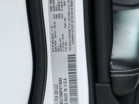 Used 2023 Jeep Grand Cherokee 4WD 4xe image 33