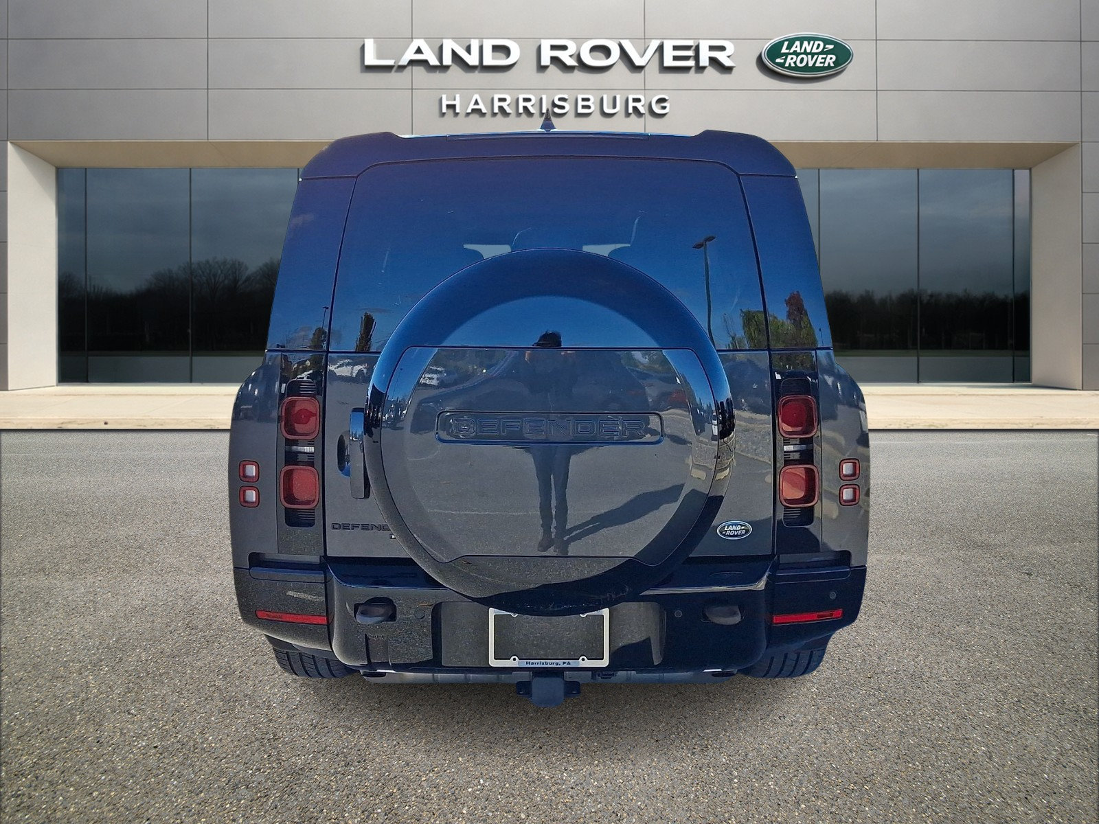 Used 2023 Land Rover Defender 130 X-Dynamic SE AWD/4WD image 3