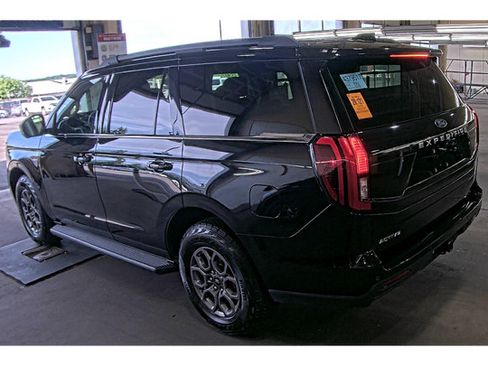 Used 2025 Ford Expedition Active RWD image 4