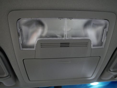 Used 2016 Toyota Camry SE image 32