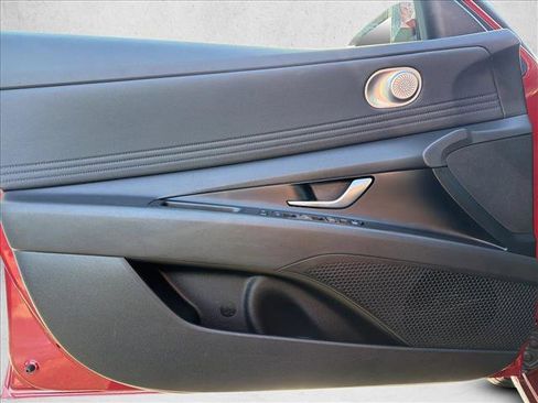 Used 2025 Hyundai Elantra SEL image 9