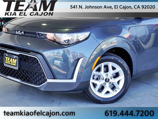 Certified 2025 Kia Soul LX w/ LX Technology Package FWD image 3