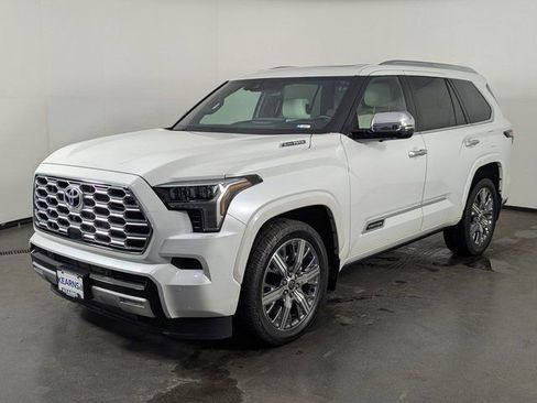 Used 2024 Toyota Sequoia Capstone image 4