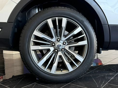 Used 2019 Ford Explorer Platinum AWD/4WD image 36