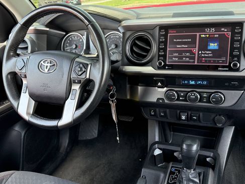 Used 2022 Toyota Tacoma SR5 w/ Technology Package RWD image 3