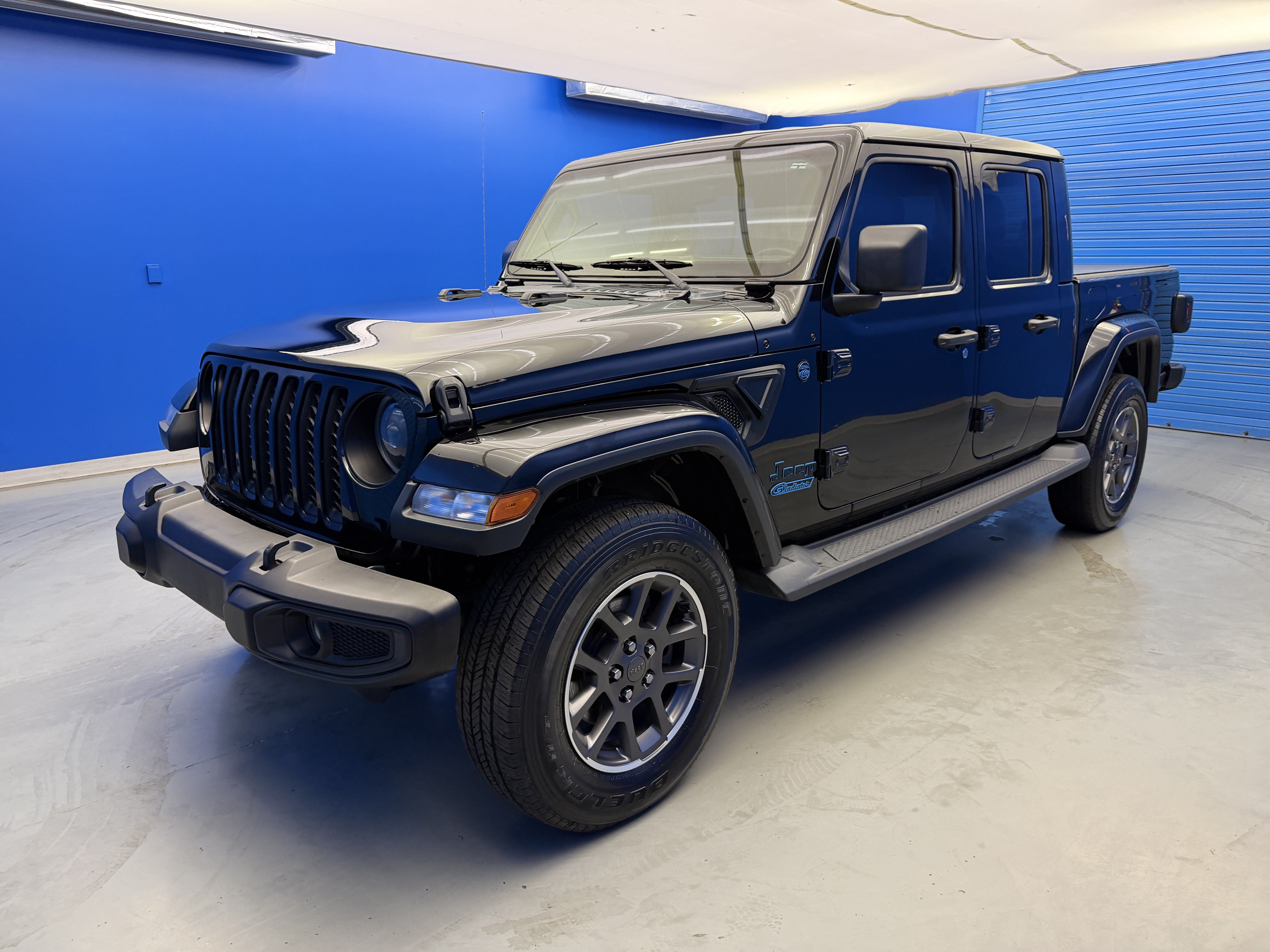 Used 2020 Jeep Gladiator Overland AWD/4WD image 4
