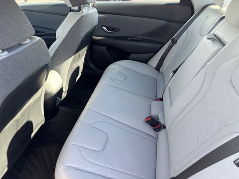 Used 2024 Hyundai Elantra Limited image 18