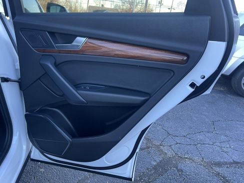 Used 2023 Audi Q5 2.0T Premium w/ Convenience Package image 32