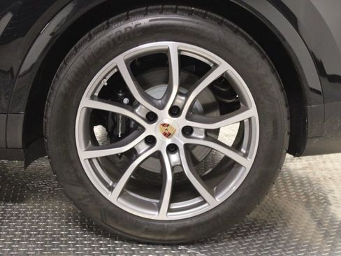 Certified 2025 Porsche Cayenne Coupe AWD/4WD image 15
