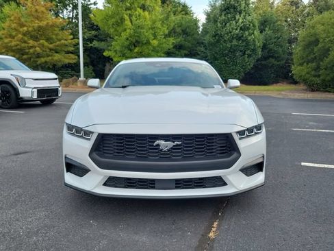 Used 2025 Ford Mustang Coupe RWD image 2