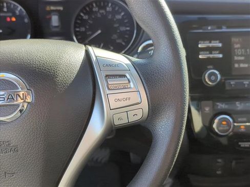 Used 2016 Nissan Rogue SV image 14