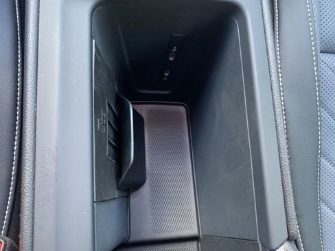 New 2025 Volkswagen Tiguan SE image 41