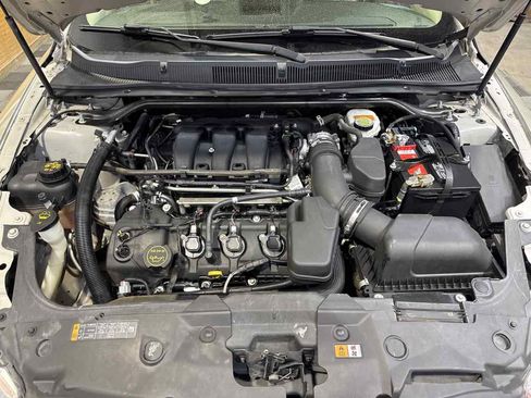 Used 2018 Ford Taurus SE image 28