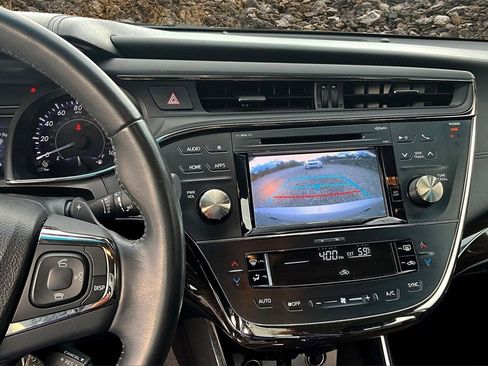 Used 2015 Toyota Avalon XLE image 19