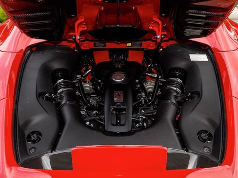 Used 2022 Ferrari F8 Tributo RWD image 19
