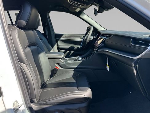 New 2025 Jeep Grand Cherokee Limited w/ Trailer Tow Package image 18