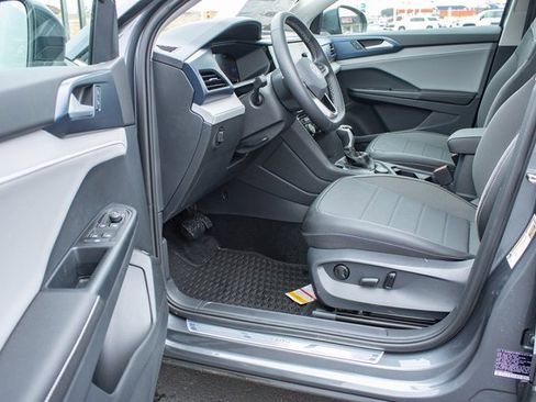 Used 2024 Volkswagen Taos SE image 17