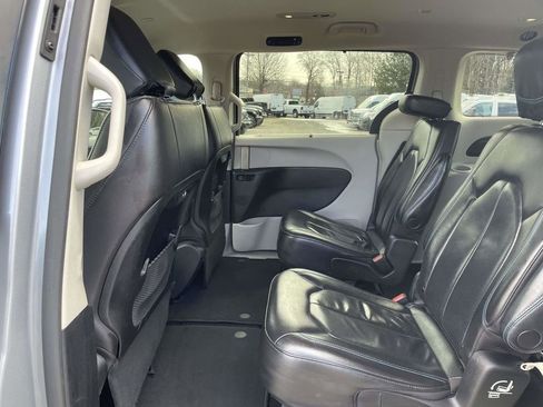 Certified 2021 Chrysler Pacifica Touring-L image 20