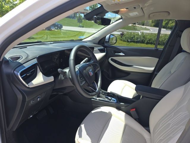 Used 2025 Buick Encore GX Avenir w/ Avenir Technology Package AWD/4WD image 10