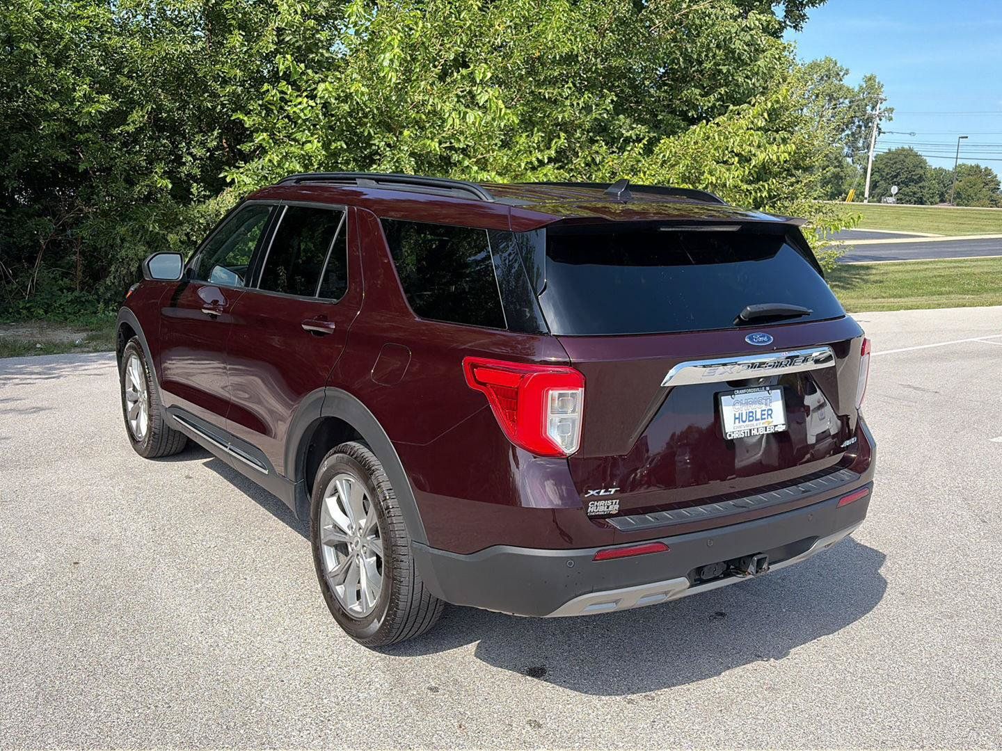 Used 2023 Ford Explorer XLT w/ Equipment Group 202A AWD/4WD image 3