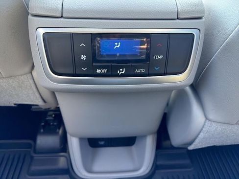 Used 2019 Toyota Highlander XLE AWD/4WD image 20