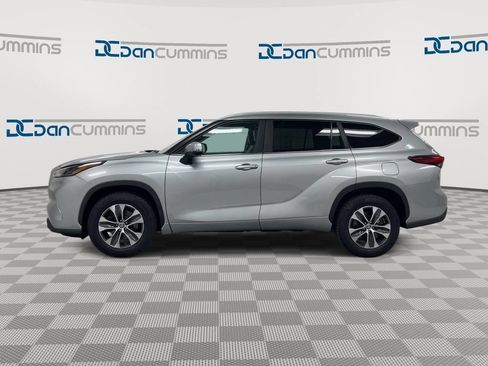 Used 2023 Toyota Highlander XLE FWD image 5