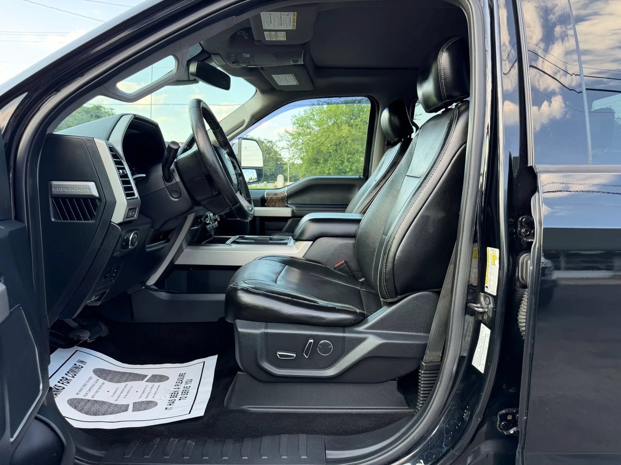 Used 2017 Ford F450 Lariat w/ Lariat Ultimate Package AWD/4WD image 15
