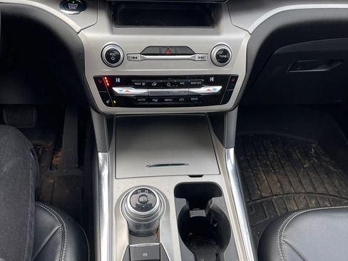 Used 2021 Ford Explorer XLT w/ Equipment Group 202A image 8