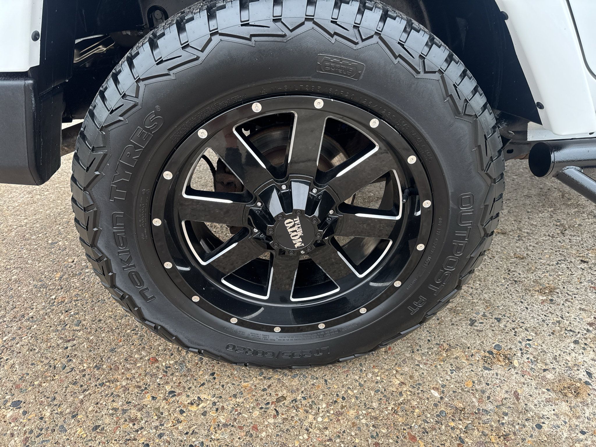 Used 2012 Jeep Wrangler Unlimited Sahara w/ Connectivity Group AWD/4WD image 8