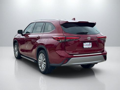Used 2023 Toyota Highlander Platinum FWD image 7