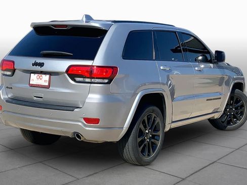 Used 2020 Jeep Grand Cherokee Altitude AWD/4WD image 12