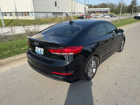 Used 2017 Hyundai Elantra SE image 3