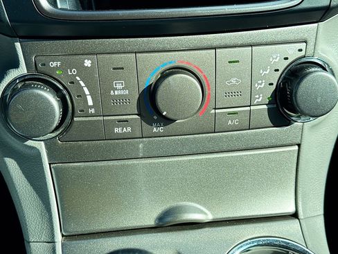 Used 2013 Toyota Highlander Plus image 18