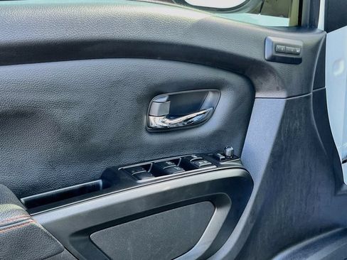 Used 2023 Nissan Titan PRO-4X w/ Pro-4x Convenience Package AWD/4WD image 18