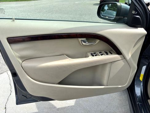 Used 2008 Volvo V70 image 19