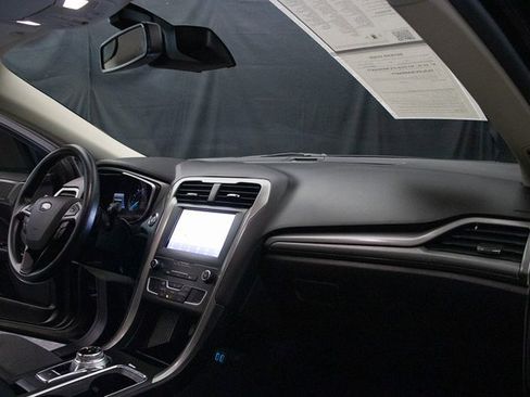 Used 2020 Ford Fusion SE image 15