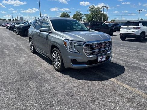 Used 2024 GMC Terrain Denali w/ Denali Premium Package AWD/4WD image 2