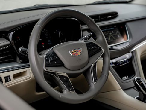 Used 2018 Cadillac XT5 Premium Luxury w/ Driver Assist Package image 17