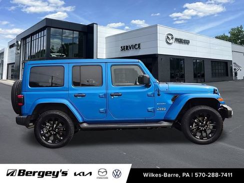 Used 2022 Jeep Wrangler Unlimited Sahara w/ Cold Weather Group AWD/4WD image 5