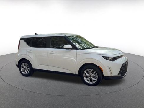 Used 2025 Kia Soul LX w/ LX Technology Package image 2