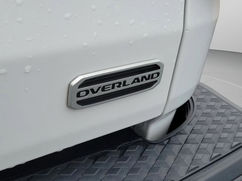 Used 2022 Jeep Gladiator Overland w/ Cold Weather Group AWD/4WD image 16