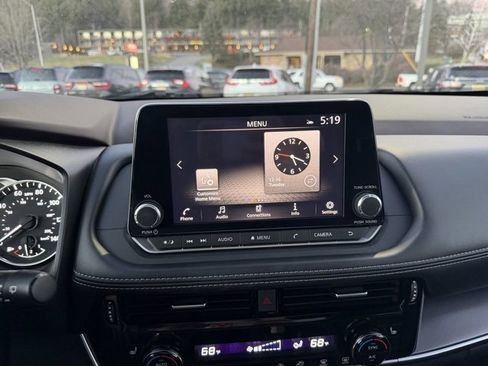 Used 2021 Nissan Rogue SV w/ Premium Package image 17