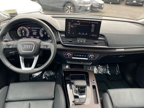 Used 2024 Audi Q5 e Premium w/ Convenience Package image 13